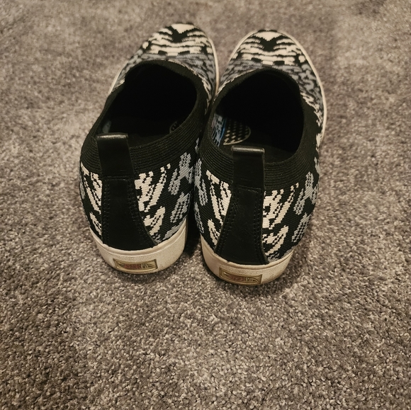 Skechers shoes - Picture 2 of 4